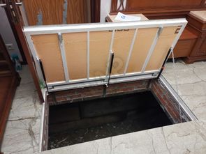 Floor hatch Self-lifting invisible hatch, corner Floor hatch Self-lifting invisible hatch, corner